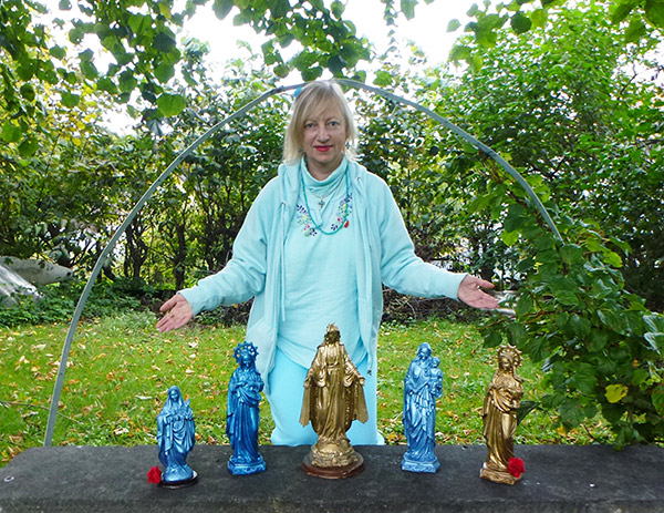 Ingela with a selection of Mother Marys at an exhibition at Stockhsundstorps Cultural House, 2018.